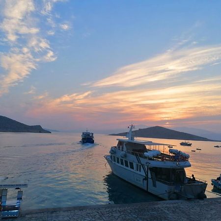 Annas Houses Chalki Town Стая снимка