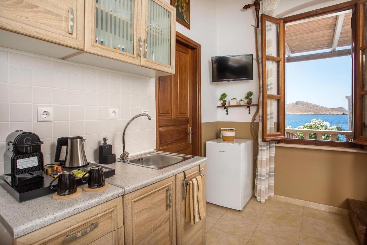 Annas Houses Chalki Town Екстериор снимка