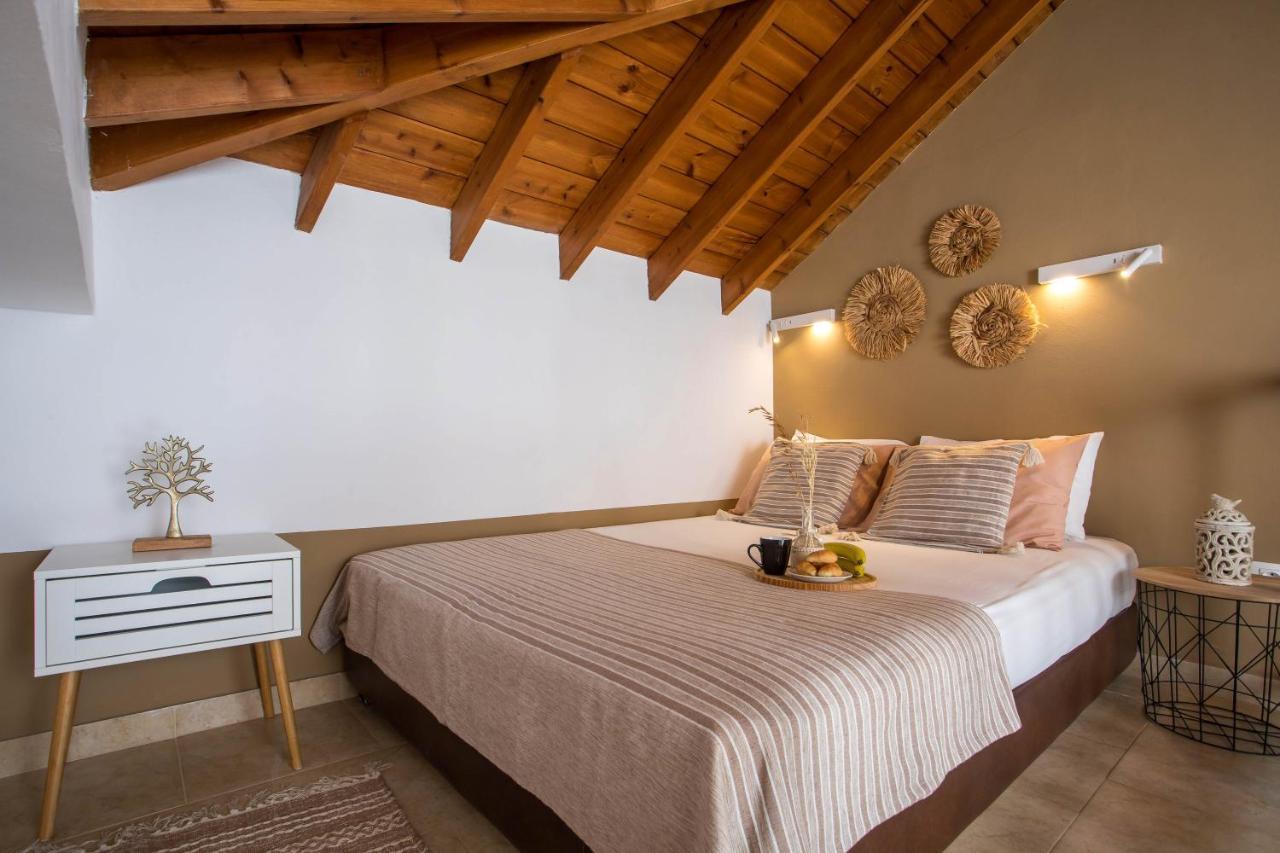Annas Houses Chalki Town Екстериор снимка