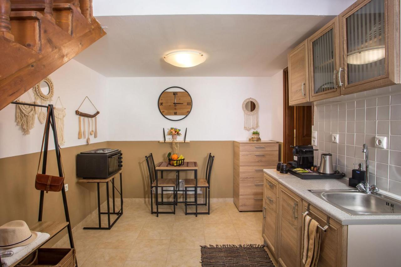 Annas Houses Chalki Town Екстериор снимка