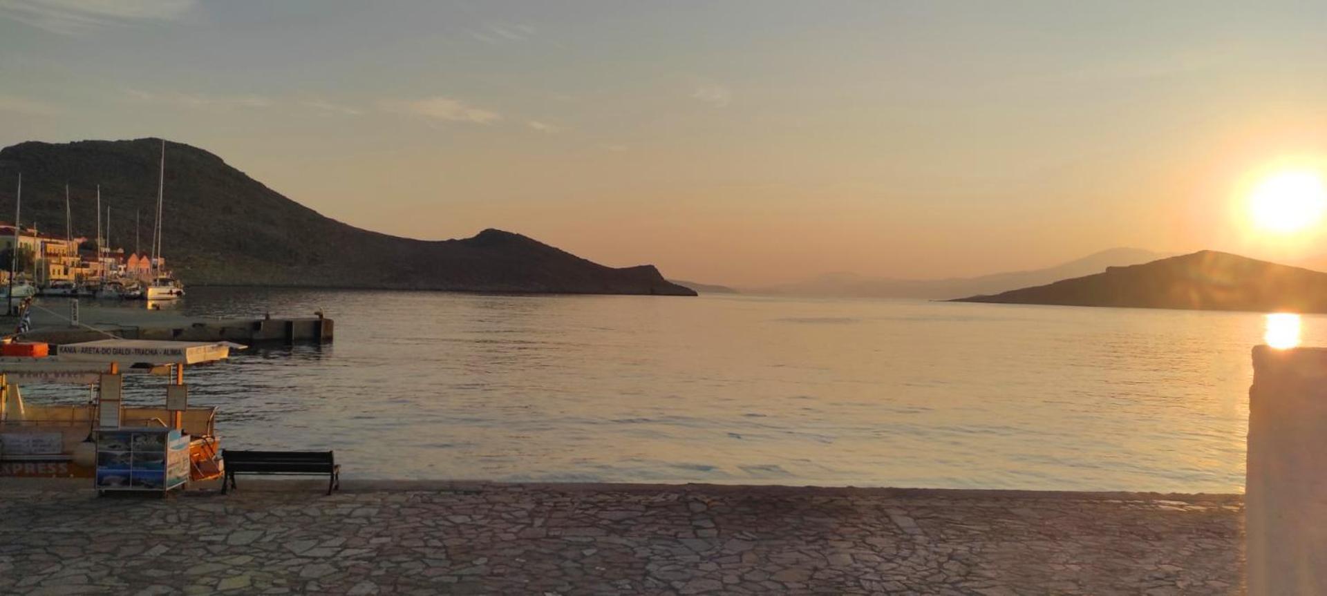 Annas Houses Chalki Town Стая снимка